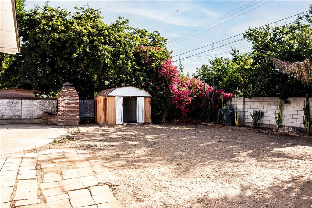 https://media.crmls.org/medias/4f67507b-6526-4c72-ab0b-0edf50b61e1c.jpg?preset=X-Large