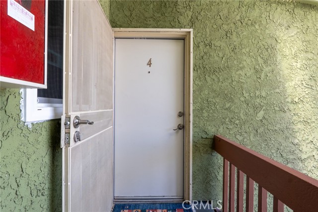Detail Gallery Image 21 of 25 For 6155 Reseda #4,  Tarzana,  CA 91335 - 3 Beds | 2 Baths