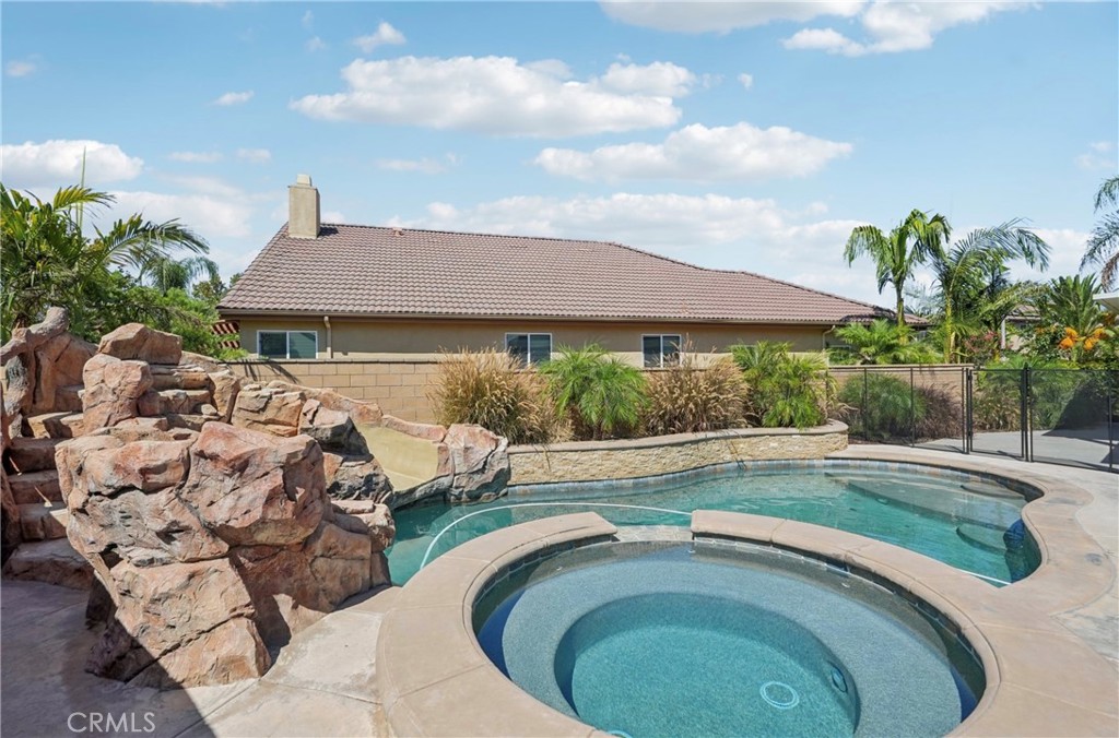 https://media.crmls.org/medias/4f67dc3c-1a56-4374-a31b-ab199184d1c9.jpg?preset=X-Large