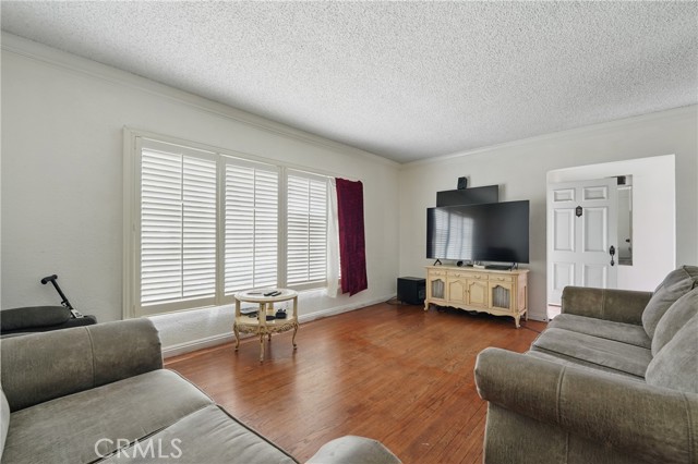 Detail Gallery Image 5 of 30 For 2031 W 94th St, Los Angeles,  CA 90047 - 2 Beds | 1 Baths