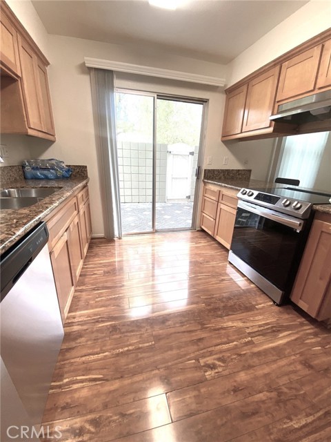 Detail Gallery Image 7 of 46 For 1582 Mitchell, Tustin,  CA 92780 - 2 Beds | 2/1 Baths