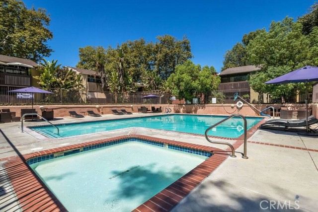 Detail Gallery Image 4 of 15 For 18350 Hatteras #138,  Tarzana,  CA 91356 - 2 Beds | 2 Baths