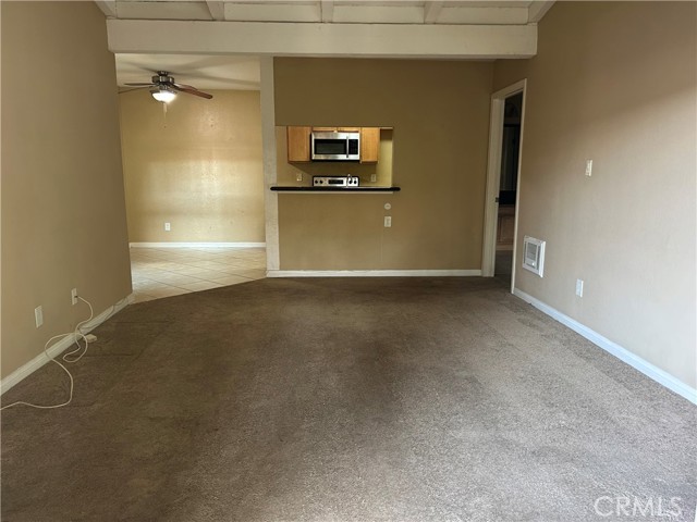 Detail Gallery Image 3 of 14 For 1345 Cabrillo Park Dr. #P8,  Santa Ana,  CA 92701 - 1 Beds | 1 Baths