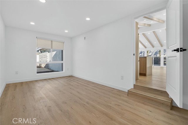 16445 Kingsbury photo 27