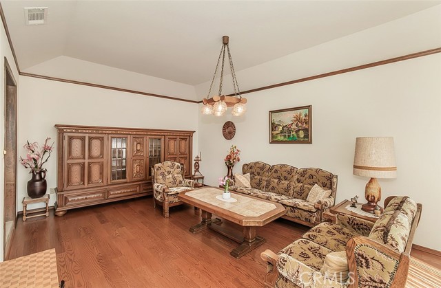 Detail Gallery Image 4 of 50 For 7355 N Pacific Ave, Fresno,  CA 93711 - 4 Beds | 3 Baths
