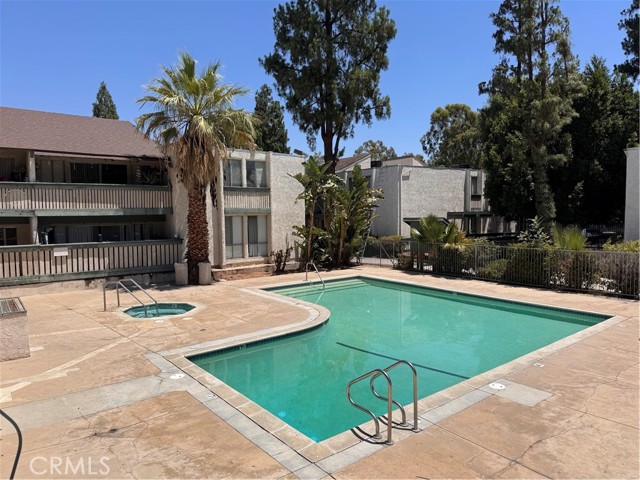 8601 International Avenue, Canoga Park CA: https://media.crmls.org/medias/4f6a3b0b-8e4b-4d67-87dd-5b26f7a38d6e.jpg