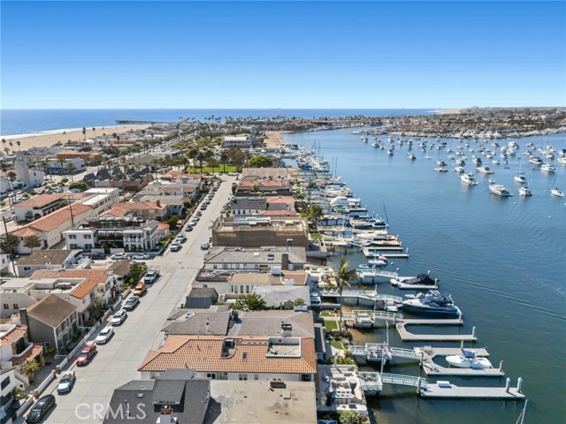 1340 W Bay Avenue, Newport Beach CA: https://media.crmls.org/medias/4f6a9771-5df7-4390-a1b3-21b05287d4eb.jpg