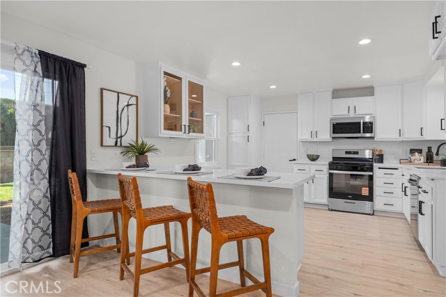 Detail Gallery Image 8 of 23 For 1064 E La Verne Ave, Pomona,  CA 91767 - 3 Beds | 2 Baths