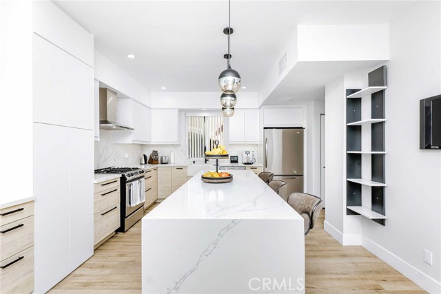 5923 Etiwanda Avenue, Tarzana CA: https://media.crmls.org/medias/4f6af499-ed6b-4ac3-a39c-69b35ee03a78.jpg