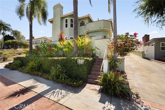 383 Park Avenue, Long Beach CA: https://media.crmls.org/medias/4f6b30fa-4c98-4cb7-8fe2-bb4502a0e3de.jpg