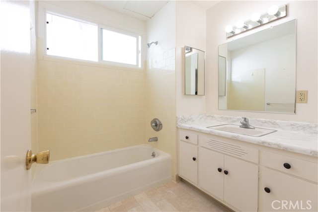Detail Gallery Image 9 of 9 For 509 Avenue G #1,  Redondo Beach,  CA 90277 - 2 Beds | 1 Baths