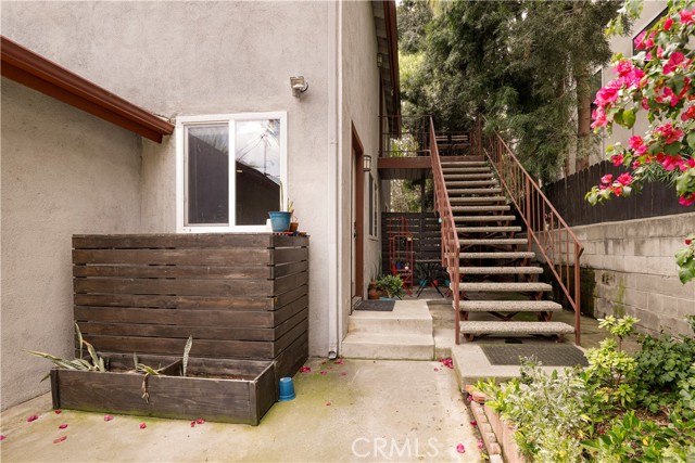 2114 India Street, Los Angeles CA: https://media.crmls.org/medias/4f6c9e32-abbf-4e32-a881-4fa373b0f3dc.jpg