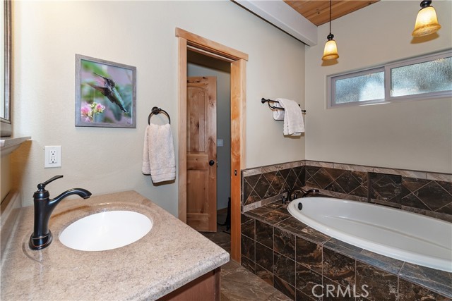 26621 Thunderbird Drive, Lake Arrowhead CA: https://media.crmls.org/medias/4f6cbbb8-4187-4a1a-9eec-f1f61af47474.jpg