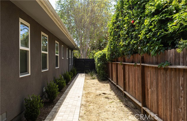 Detail Gallery Image 24 of 43 For 933 W Riviera Dr., Santa Ana,  CA 92705 - 3 Beds | 2/1 Baths