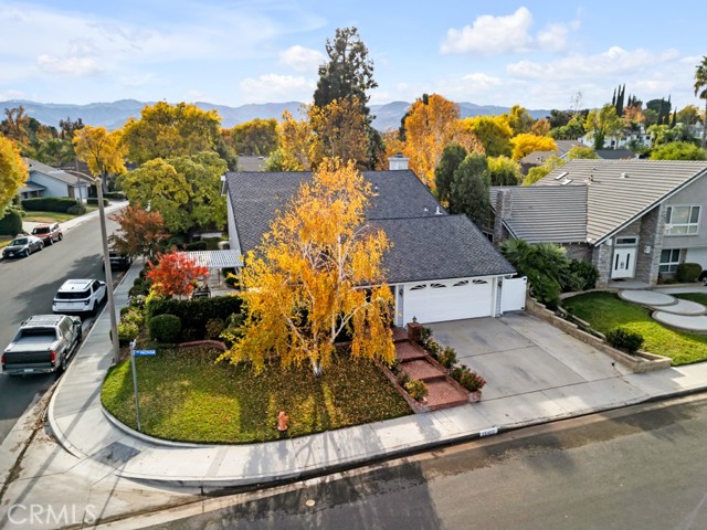 Detail Gallery Image 2 of 46 For 25403 via Novia, Valencia,  CA 91355 - 5 Beds | 3 Baths