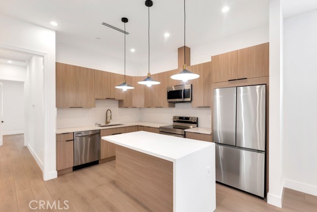 Detail Gallery Image 6 of 22 For 16514 San Fernando Mission Blvd, Granada Hills,  CA 91344 - 3 Beds | 2/1 Baths