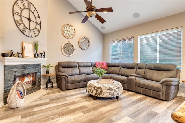 Detail Gallery Image 20 of 38 For 25183 Forest St, Corona,  CA 92883 - 4 Beds | 3 Baths