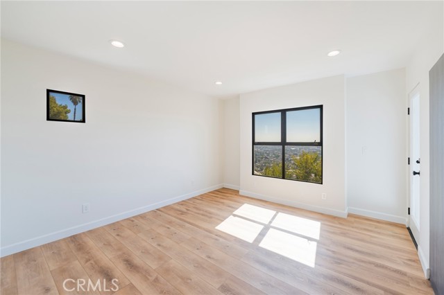 Detail Gallery Image 14 of 31 For 1426 Killarney Ave, Los Angeles,  CA 90065 - 3 Beds | 3/1 Baths
