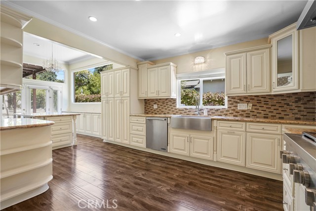 Detail Gallery Image 24 of 59 For 1025 E San Jose Ave, Burbank,  CA 91501 - 6 Beds | 6 Baths