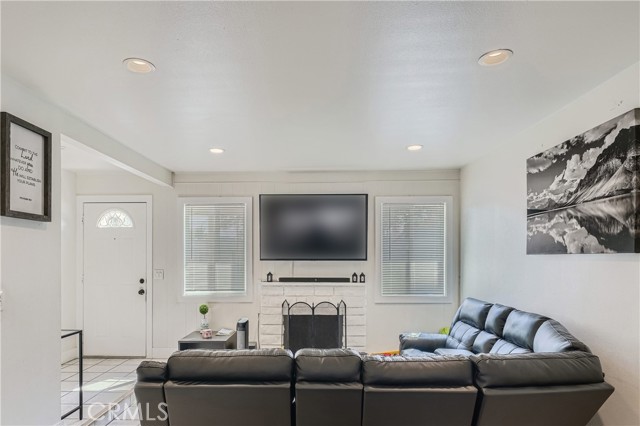 Detail Gallery Image 7 of 38 For 1531 S Dallas Dr, Anaheim,  CA 92804 - 7 Beds | 4/1 Baths