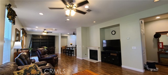 Detail Gallery Image 12 of 54 For 15723 Parkhouse Dr #59,  Fontana,  CA 92336 - 4 Beds | 2/1 Baths