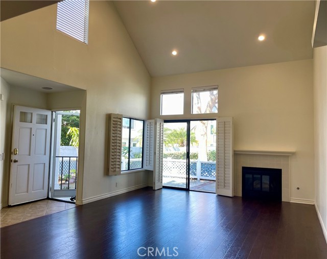 Detail Gallery Image 4 of 23 For 27 Briarglen #10, Irvine,  CA 92614 - 2 Beds | 2 Baths