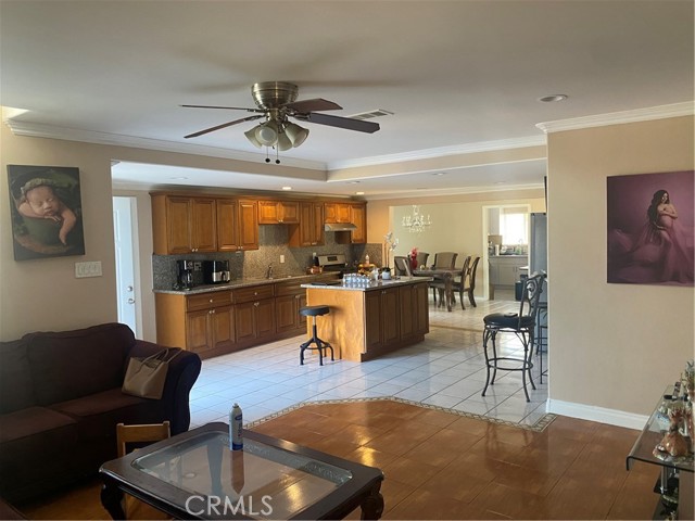 Detail Gallery Image 3 of 22 For 2030 W Dogwood, Anaheim,  CA 92801 - 6 Beds | 3 Baths