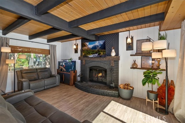 Detail Gallery Image 7 of 33 For 905 Jungfrau, Crestline,  CA 92325 - 2 Beds | 1/1 Baths