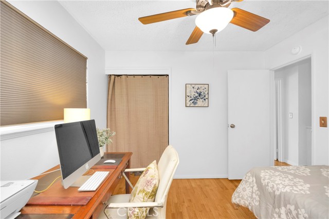 8381 E Hendrie Street, Long Beach CA: https://media.crmls.org/medias/4f7421b5-1f07-43a8-869e-a85d0838f3c9.jpg