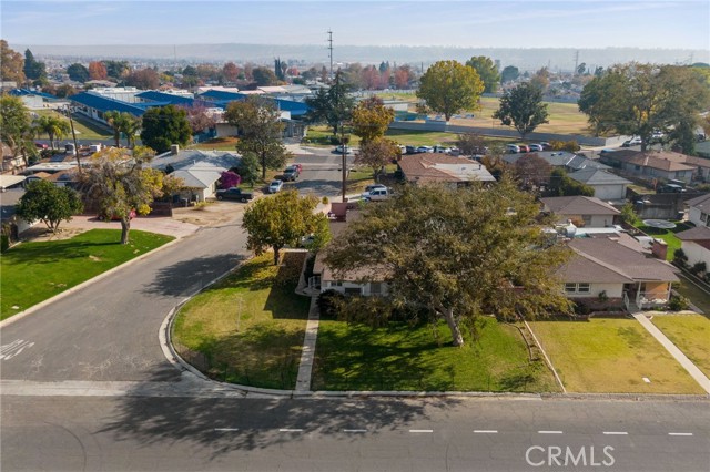 Detail Gallery Image 2 of 35 For 2816 Olympic Dr, Bakersfield,  CA 93308 - 3 Beds | 1/1 Baths