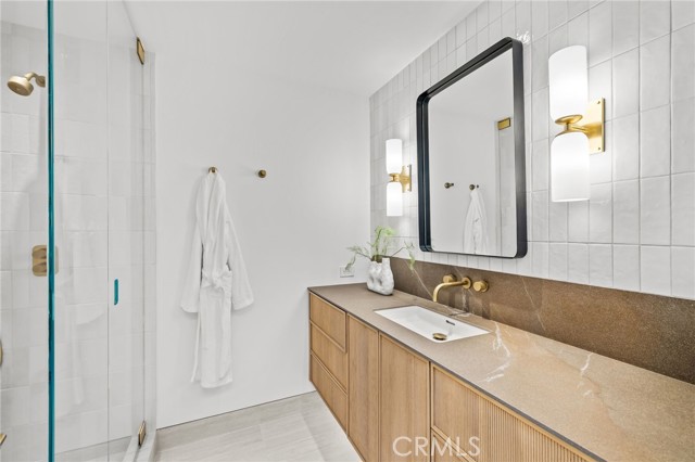 1075 Granville Drive, Newport Beach CA: https://media.crmls.org/medias/4f7795b5-346c-49cf-b949-0a8d4b9f619c.jpg