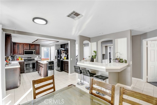 Detail Gallery Image 15 of 31 For 10013 Deep Canyon, Moreno Valley,  CA 92557 - 6 Beds | 3 Baths