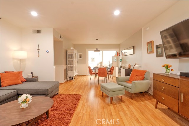 Detail Gallery Image 10 of 24 For 23549 Victory Blvd. #21,  West Hills,  CA 91307 - 3 Beds | 2/1 Baths