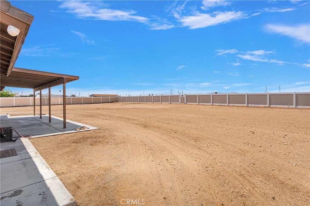 https://media.crmls.org/medias/4f7ae026-06b7-4b16-afb1-4185862d502f.jpg?preset=X-Large