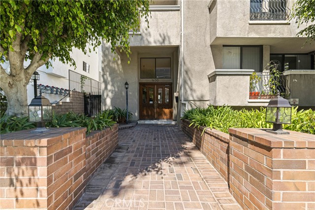 Detail Gallery Image 1 of 49 For 1630 S Bentley Ave #103,  Los Angeles,  CA 90025 - 2 Beds | 2/1 Baths