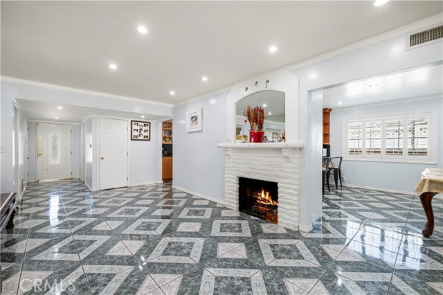 Detail Gallery Image 10 of 45 For 17174 Los Alimos, Granada Hills,  CA 91344 - 4 Beds | 3 Baths