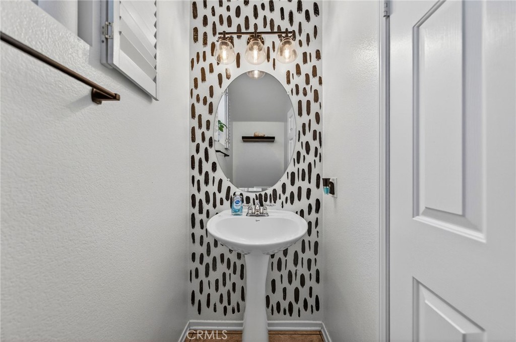 https://media.crmls.org/medias/4f7cc968-66a5-470f-86f9-bb505677cc93.jpg?preset=X-Large
