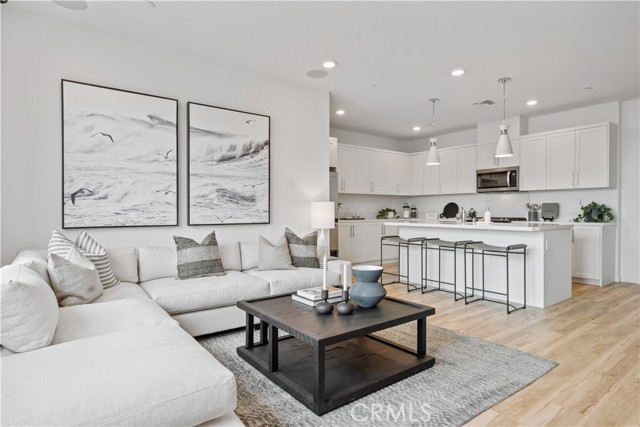 Detail Gallery Image 4 of 17 For 2392 Haley Point Dr #103,  Ventura,  CA 93003 - 2 Beds | 2/1 Baths