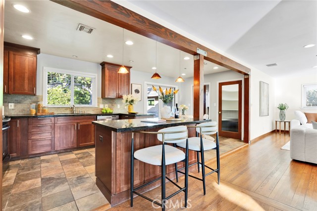 1811 Chantry Drive, Arcadia CA: https://media.crmls.org/medias/4f7d2af5-37b5-475f-a7c2-9eaca1371ffe.jpg