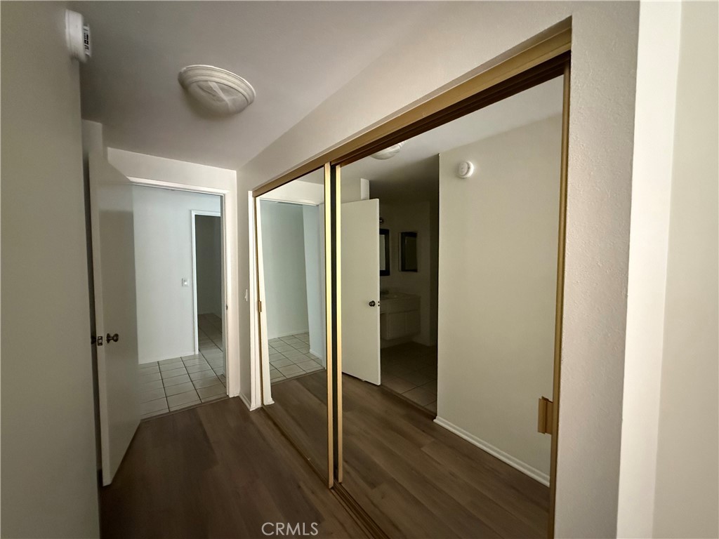 https://media.crmls.org/medias/4f7d6f21-cea8-492e-ad92-cd564ebefff4.jpg?preset=X-Large