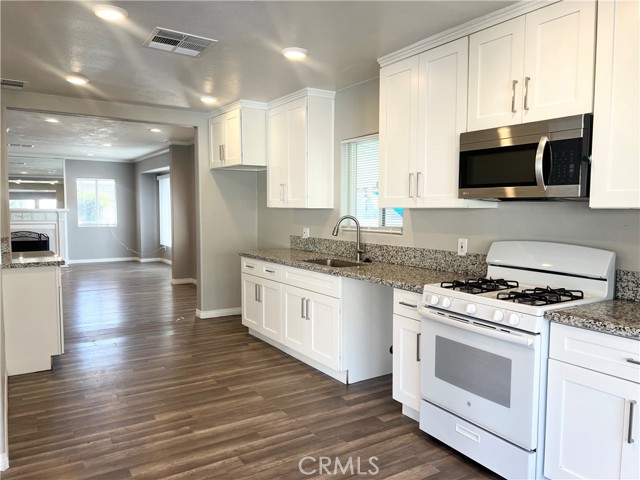 Detail Gallery Image 17 of 34 For 732 Niles St, San Bernardino,  CA 92404 - 4 Beds | 4 Baths