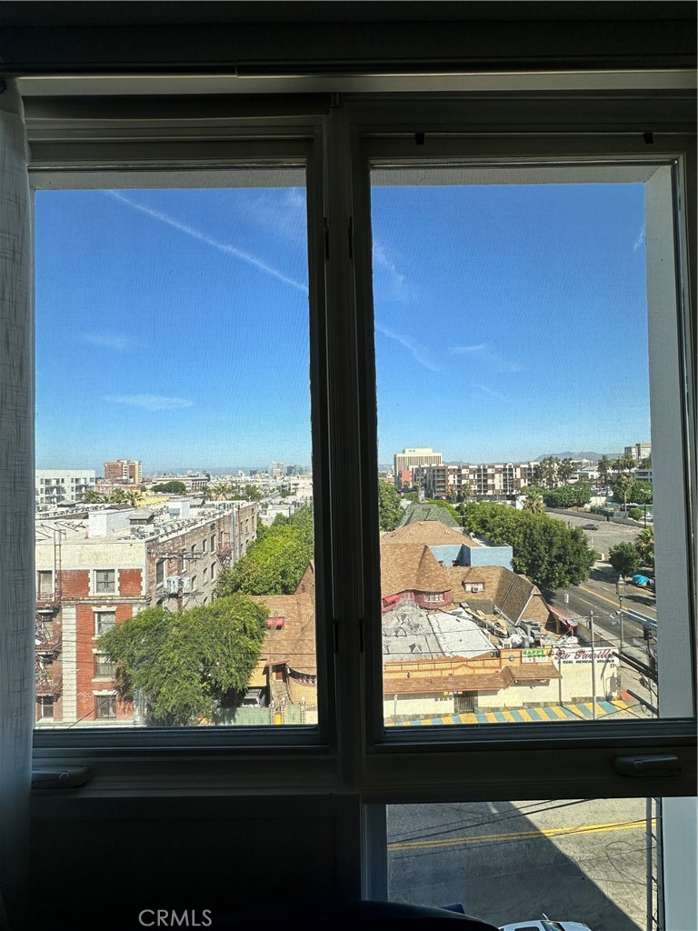 https://media.crmls.org/medias/4f7f96b4-9c1b-4c0f-8ad9-54d6aeb811b7.jpg?preset=X-Large