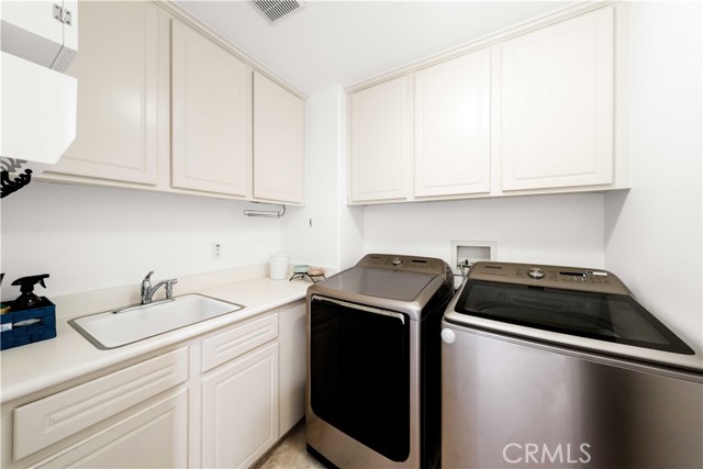 1040 S Summer Breeze Lane, Anaheim CA: https://media.crmls.org/medias/4f804855-7ee4-4203-b020-423c9f8f0dba.jpg