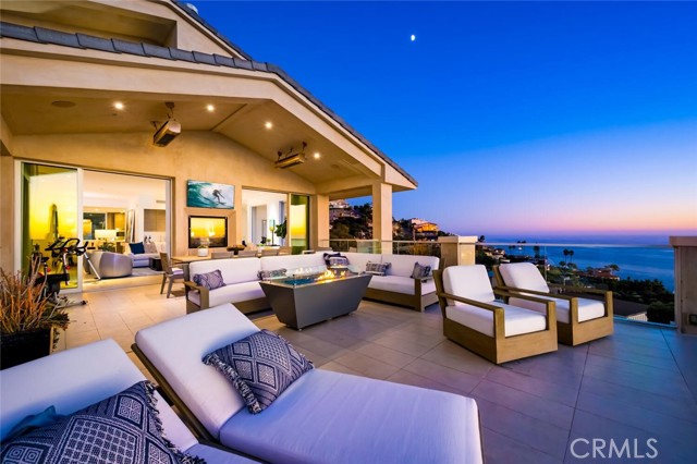Detail Gallery Image 5 of 45 For 2300 Crestview, Laguna Beach,  CA 92651 - 4 Beds | 4/1 Baths