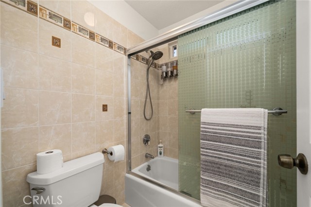 Detail Gallery Image 12 of 32 For 1523 E Windsor Rd 101a,  Glendale,  CA 91205 - 3 Beds | 2 Baths