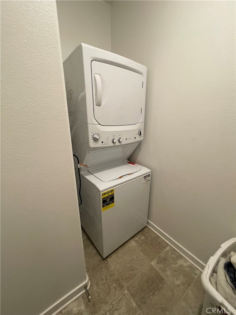 https://media.crmls.org/medias/4f817472-f5ff-4d34-98db-399512fcad6e.jpg?preset=X-Large