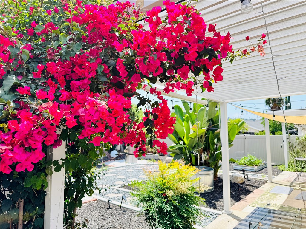 https://media.crmls.org/medias/4f820305-eaf7-40dd-b81d-1b12b6615095.jpg?preset=X-Large