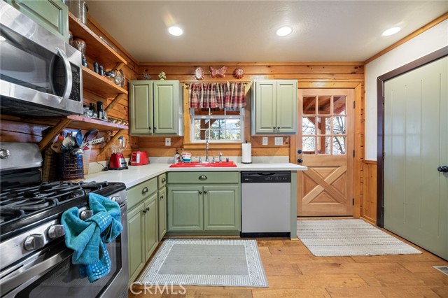 505 Barrett Way, Big Bear City CA: https://media.crmls.org/medias/4f8361c4-9a1e-44b7-bc4a-91a448e24b61.jpg