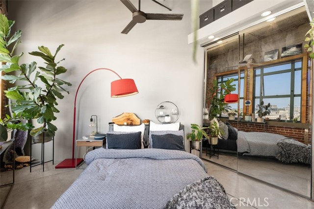 100 W 5th Street, Long Beach CA: https://media.crmls.org/medias/4f836c32-d1cc-4062-9651-cfa842b424f9.jpg