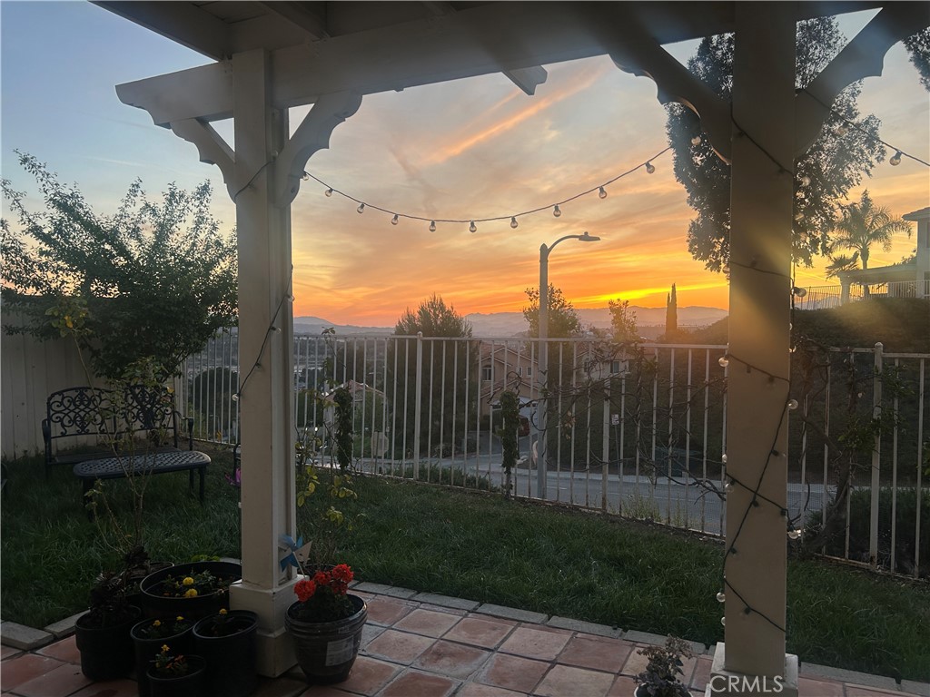 https://media.crmls.org/medias/4f83b212-b9ac-44ad-a4e1-556a29a86756.jpg?preset=X-Large